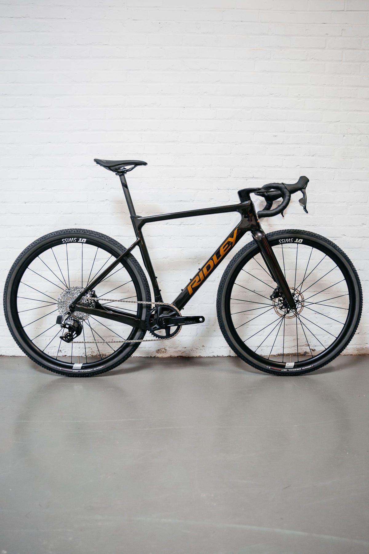 Ratas Ridley ASTR GRX800 DI2 2x12 (L) must/kuldne — pilt 2